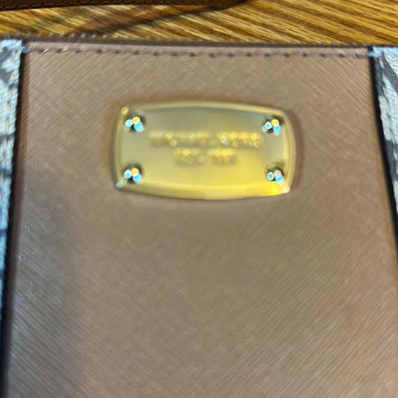 MICHAEL KORS ❤️ Wristlet / Wallet~Pre❤️Loved in Excellent Condition. - Picture 5 of 8